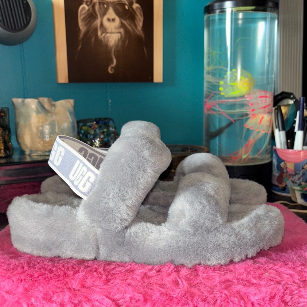 EUC UGG Oh Yeah slide slippers in a silver grey color Size 8. Extra Clean like